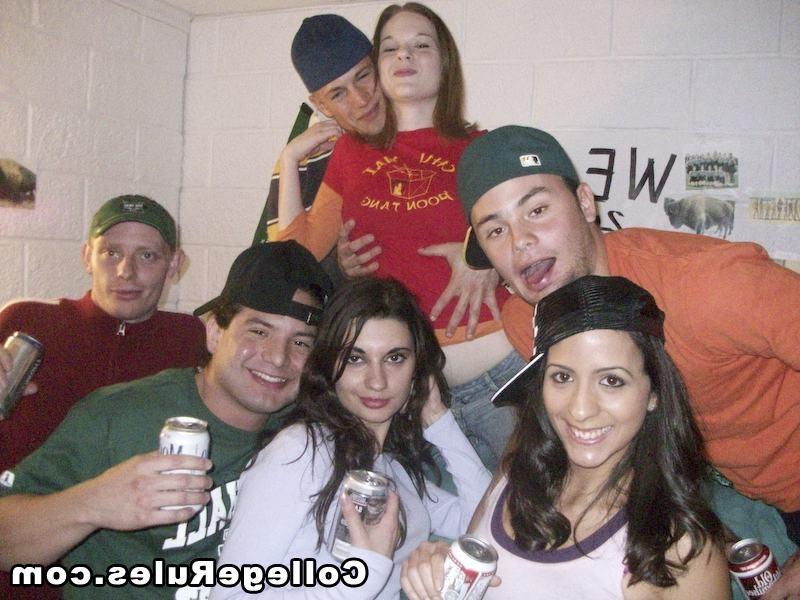 15P Horny amateur college freshmen fuck in dorm rooms