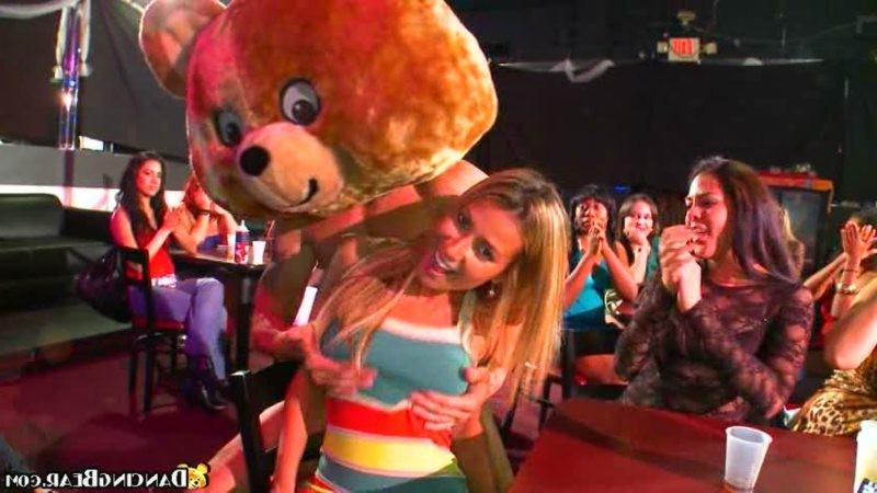 16P Male strippers creaming their audience on stage
