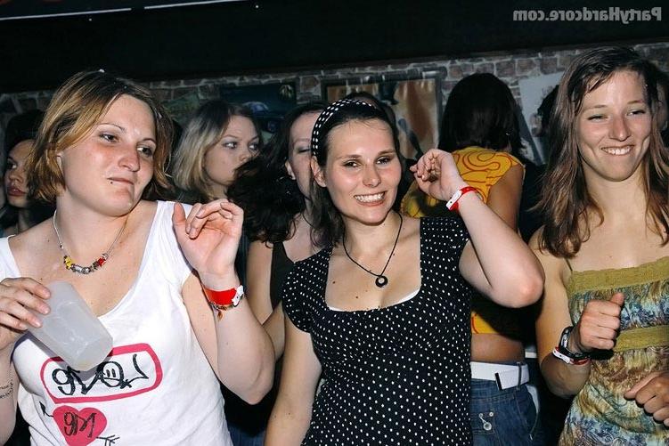 16P Hot babes fucking at hardcore party