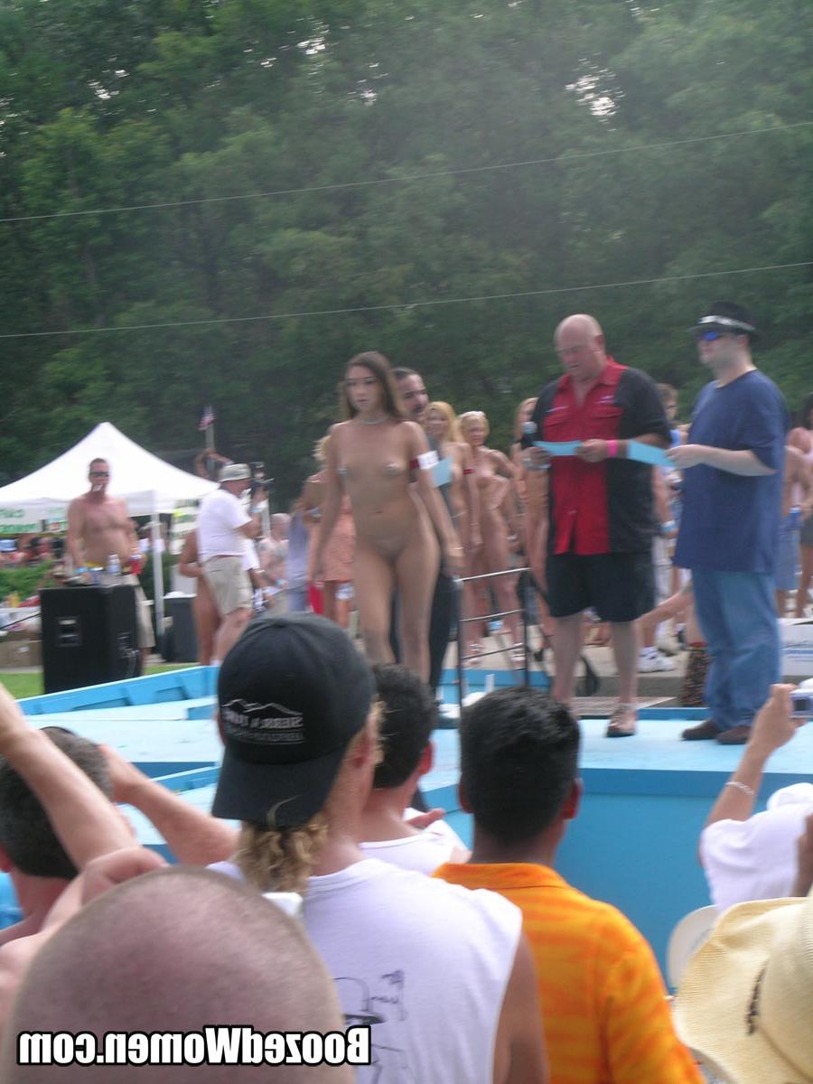 12P Girls from next door at nude contest