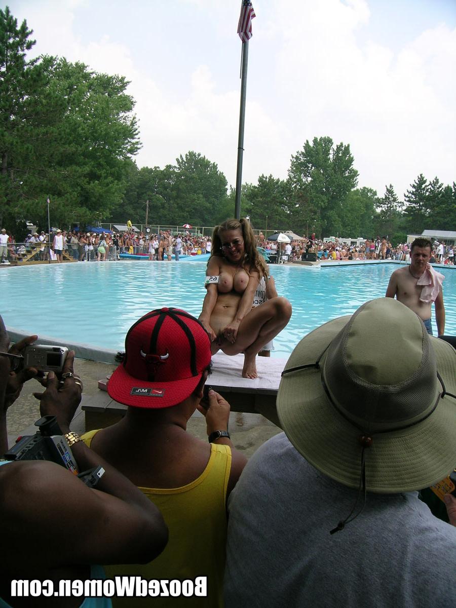 12P Girls from next door at nude contest