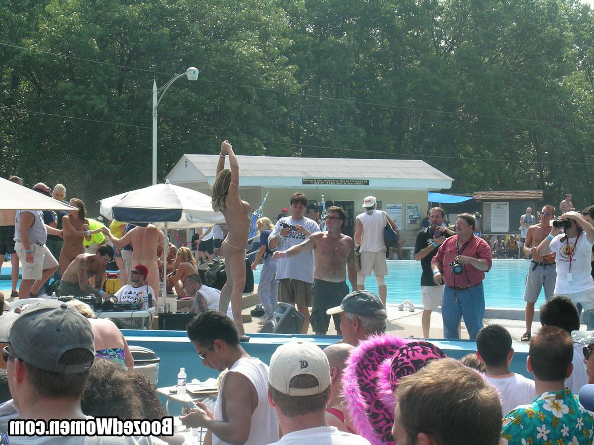 12P Girls from next door at nude contest