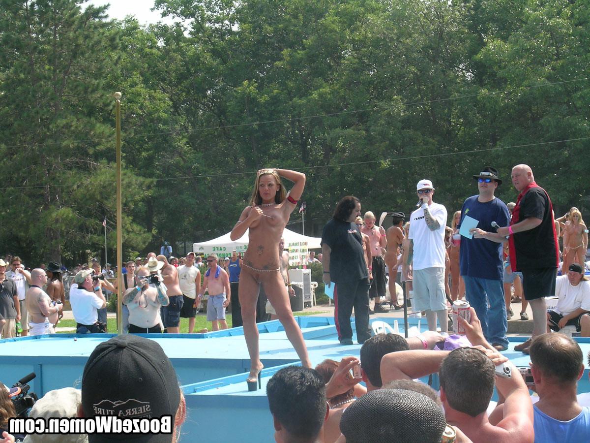 12P Girls from next door at nude contest
