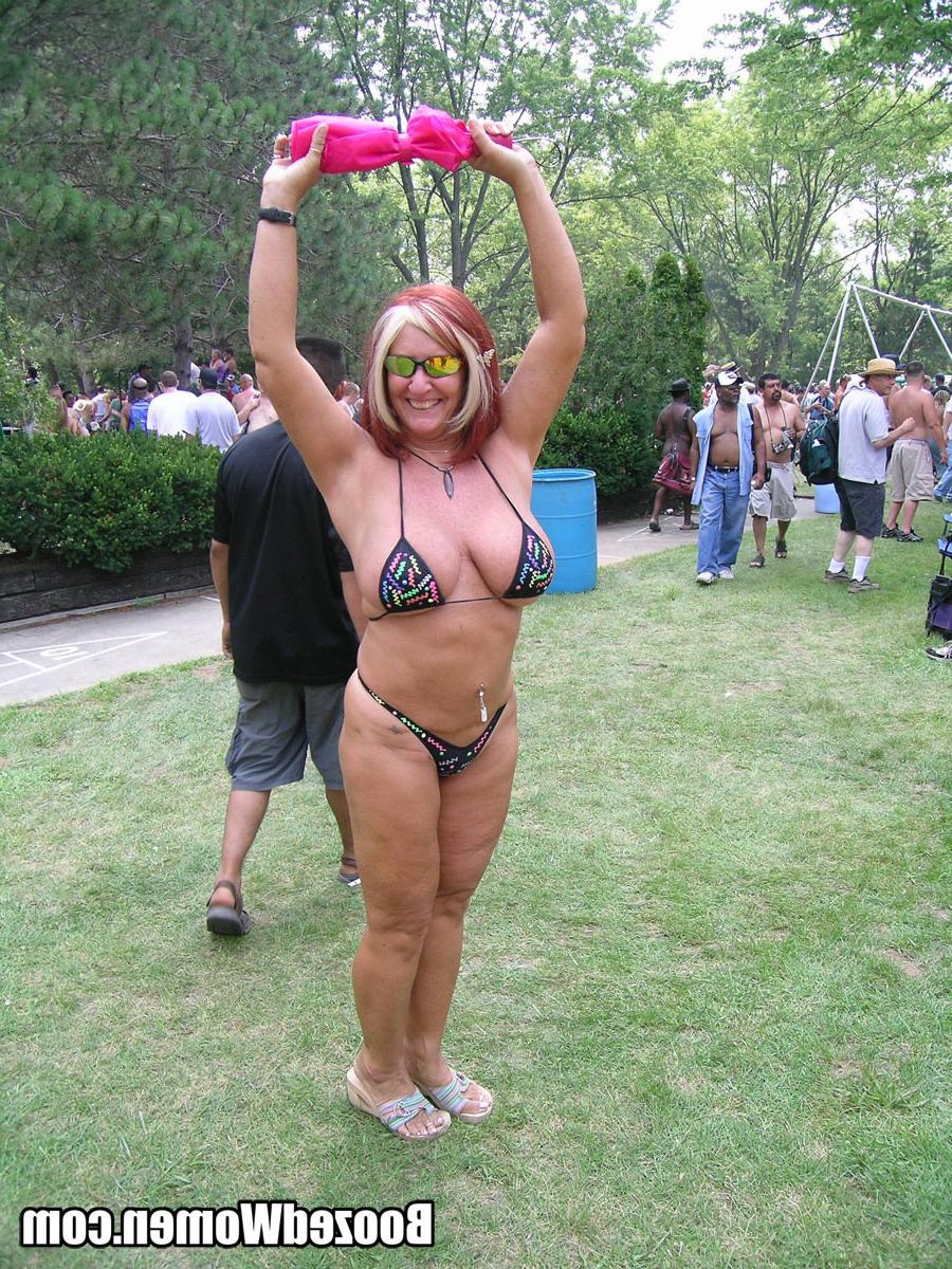 12P Girls from next door at nude contest
