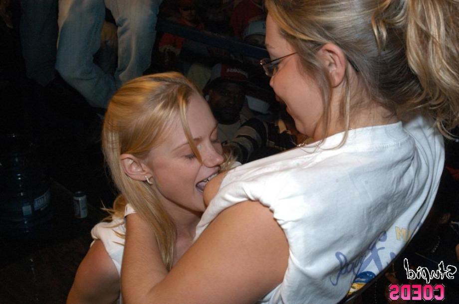 16P Drunk teens show their perky young tits in wet t-shirt contest