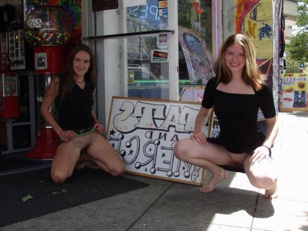 15P Naughty Chicks in an All Out Flashing Competition