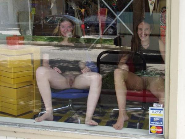 15P Naughty Chicks in an All Out Flashing Competition