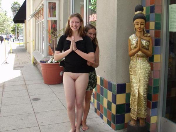 15P Naughty Chicks in an All Out Flashing Competition