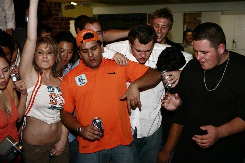16P Drunk blonde whore fucks at hardcore wild college party