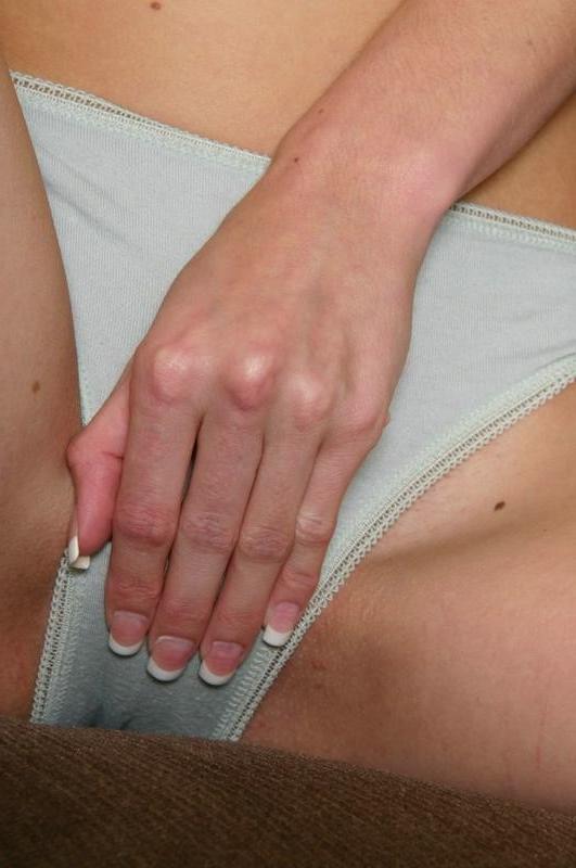 16P Single teen lover fingering deep her juicy pussy