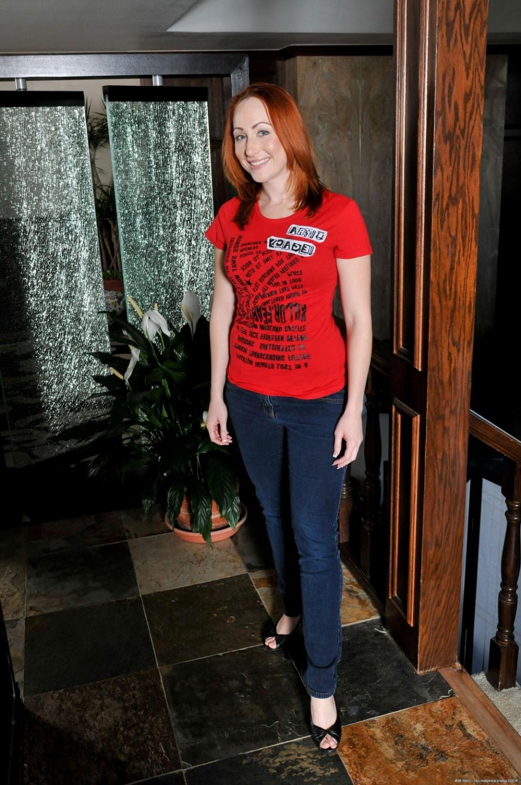 15P Cute redhead girl next door Katie showing ass