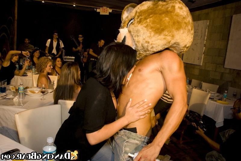 16P Naughty girls giving awesome blowjob on late hardcore party