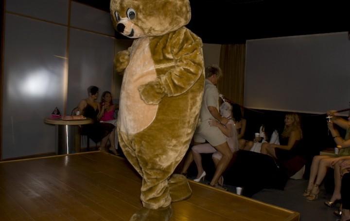 16P Beautiful chicks get penetrated at dirty hardcore party