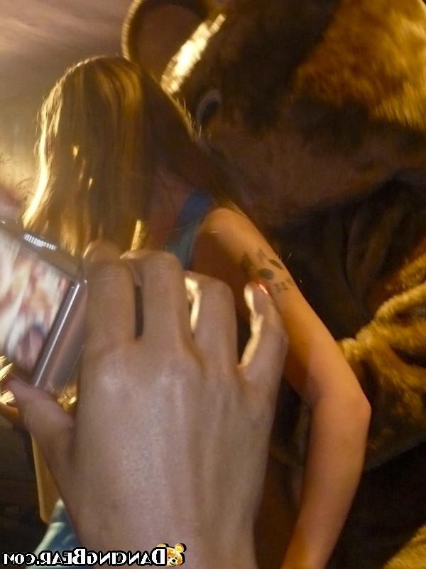 16P Horny male strippers with big cocks screwing chicks on party