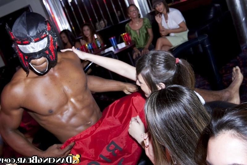 16P Hot college dorm party go wild in these hot fucking crazy pics