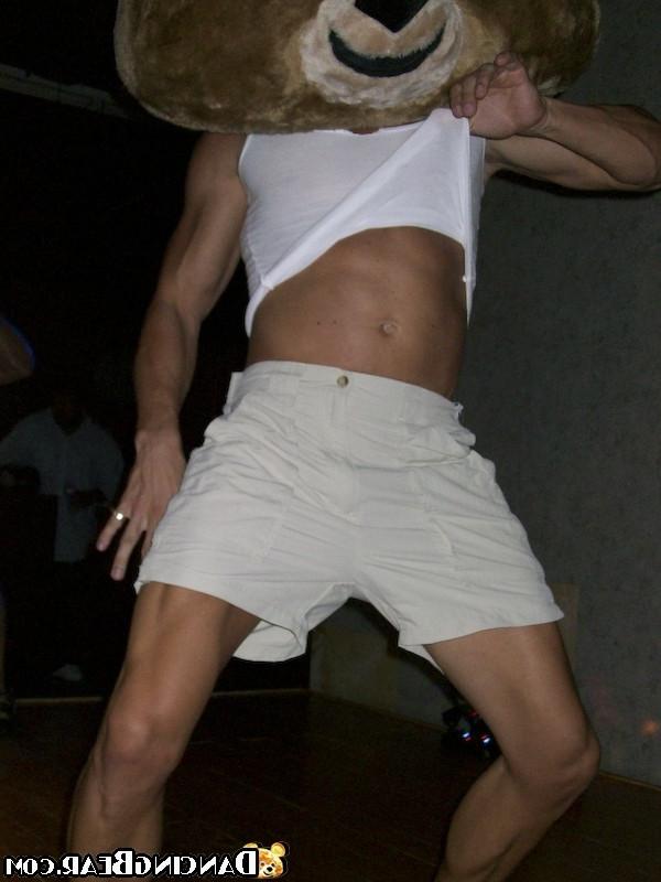 16P Horny male strippers with big cocks screwing chicks on party
