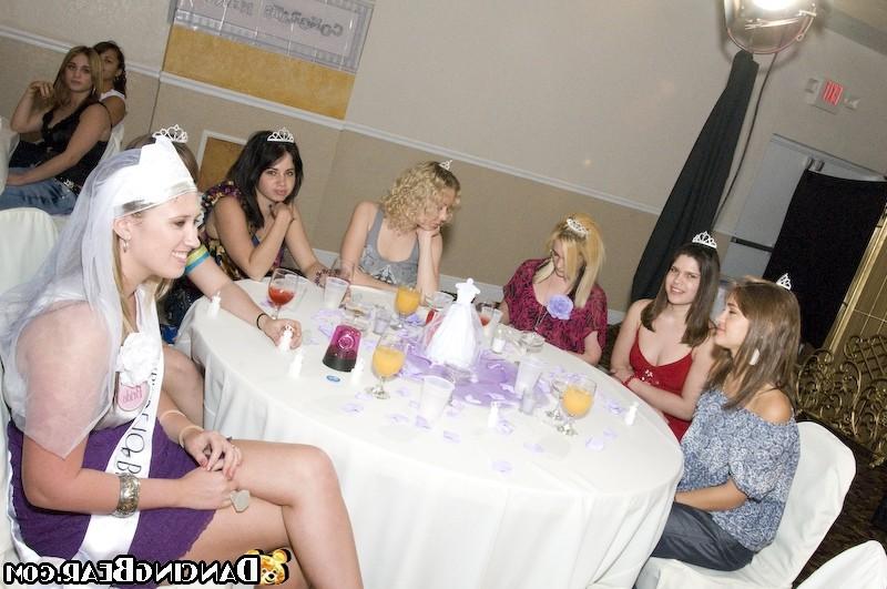 16P Many guys drilling and jizzing chicks at hardcore party
