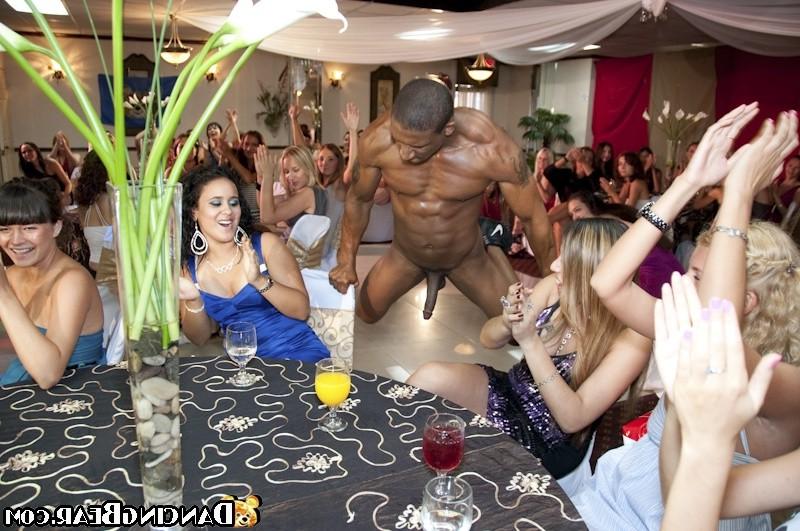 16P Horny male strippers with big cocks screwing chicks on party