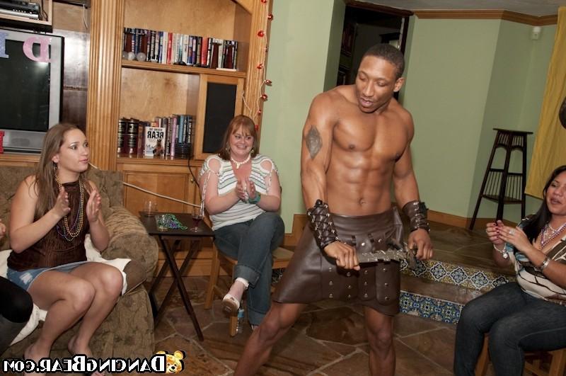 16P Horny male strippers with big cocks screwing chicks on party