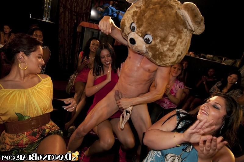 16P Horny male stripper with big cocks screwing chicksat home