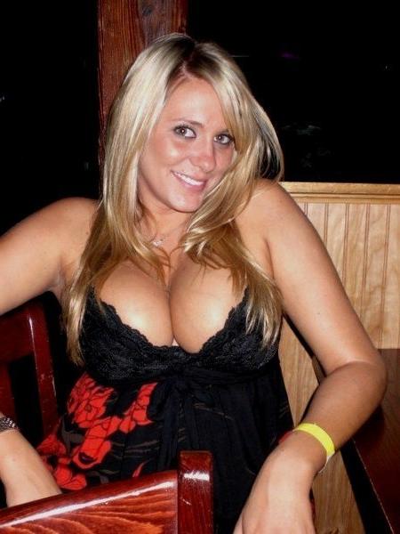 15P Busty Hot Chicks