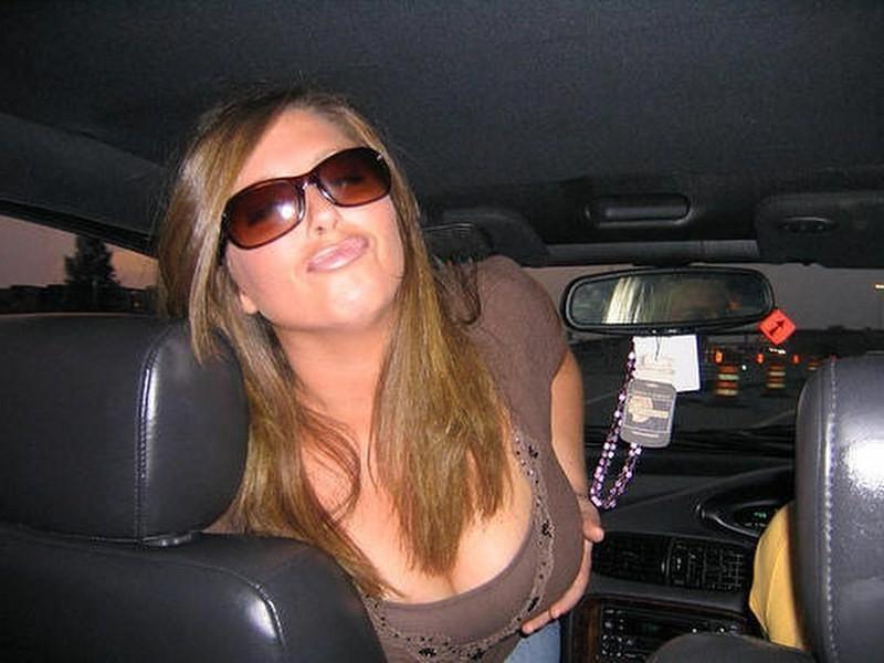 15P Busty Hot Chicks