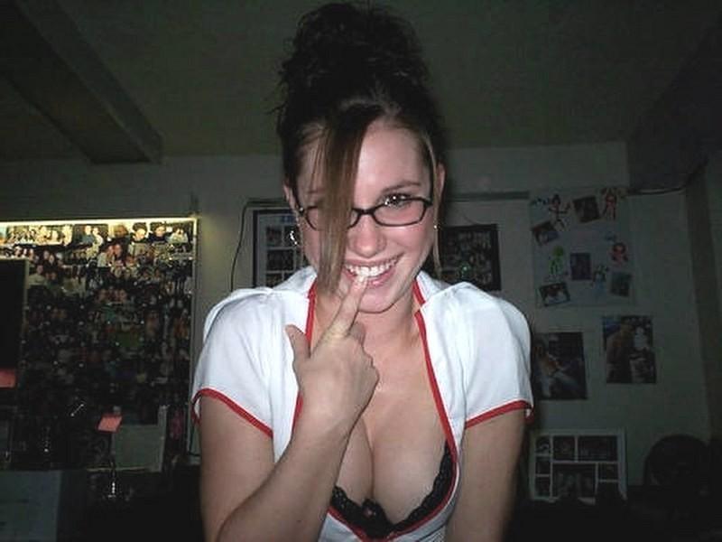 15P Busty Hot Chicks