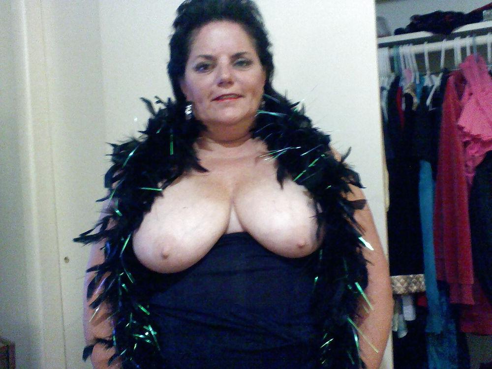 25P Spread eagle all for me & you to see. Come look!!!!