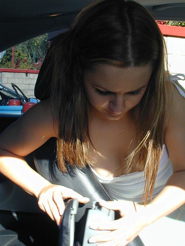 15P Pretty girlfriend unaware her tits are hanging out