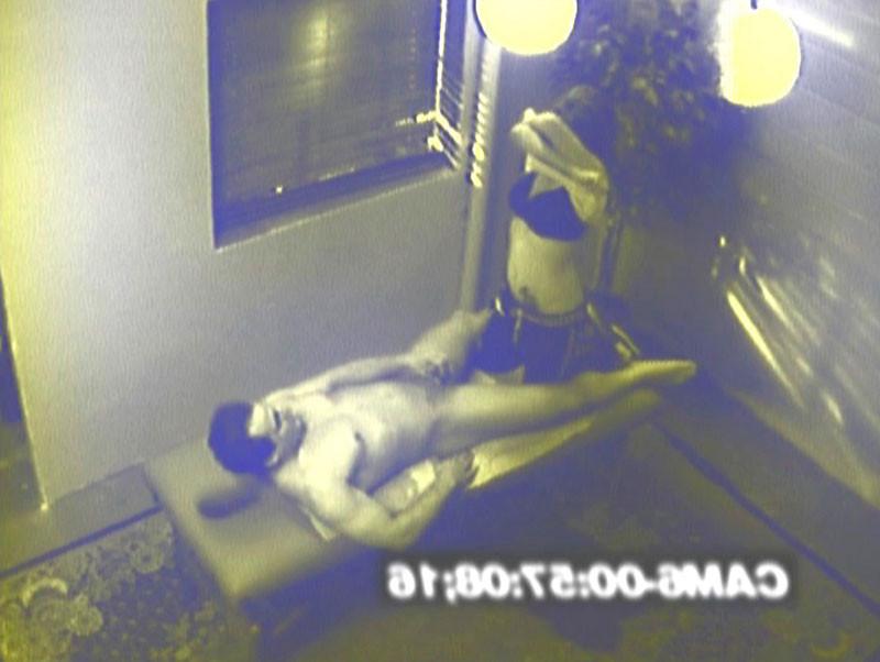 14P a hidden cam catches a guy fucking his masseuse