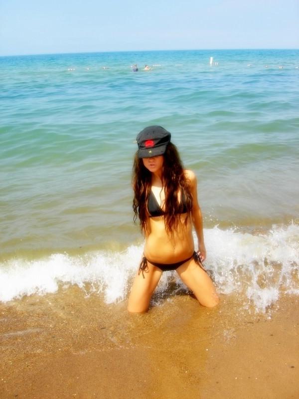 15P Very happy amateur teens with perfect bodies strip