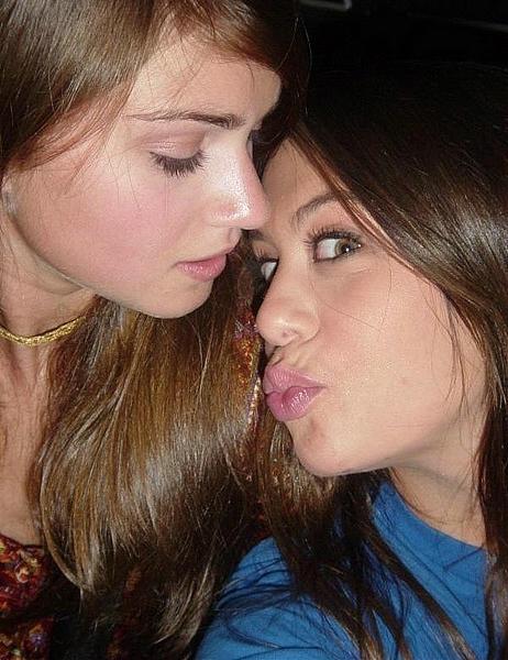 15P Amateur teens are very happy after cumshot or facial