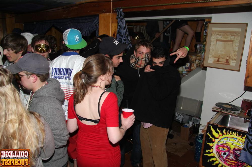 20P Naughty and wild teen sluts are enjoying the mardi gras party
