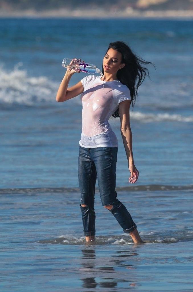 6P Amanda Geores See-Through Photos