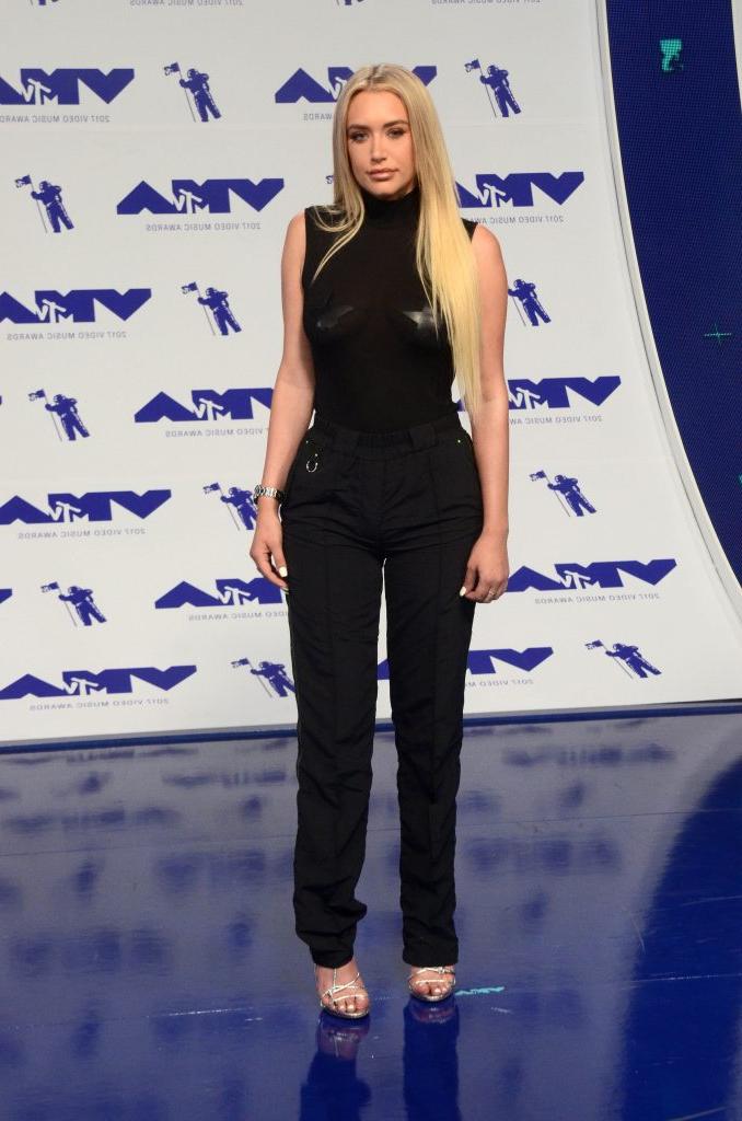 15P Anastasia Karanikolaou See-Through
