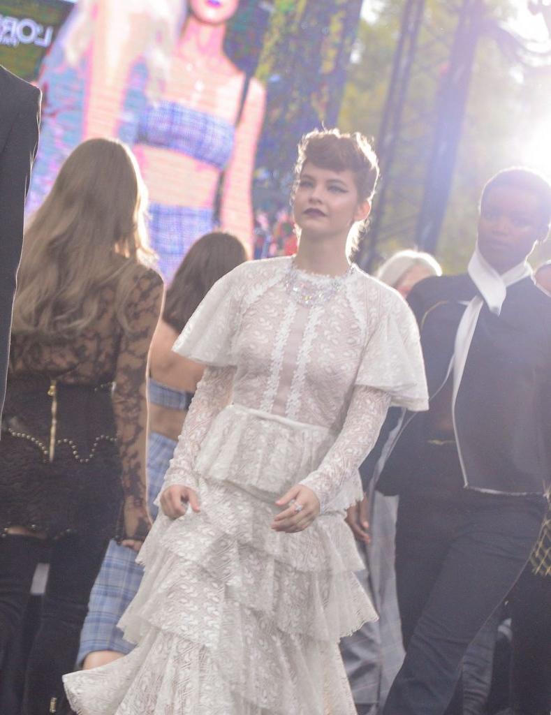 15P Barbara Palvin See-Through