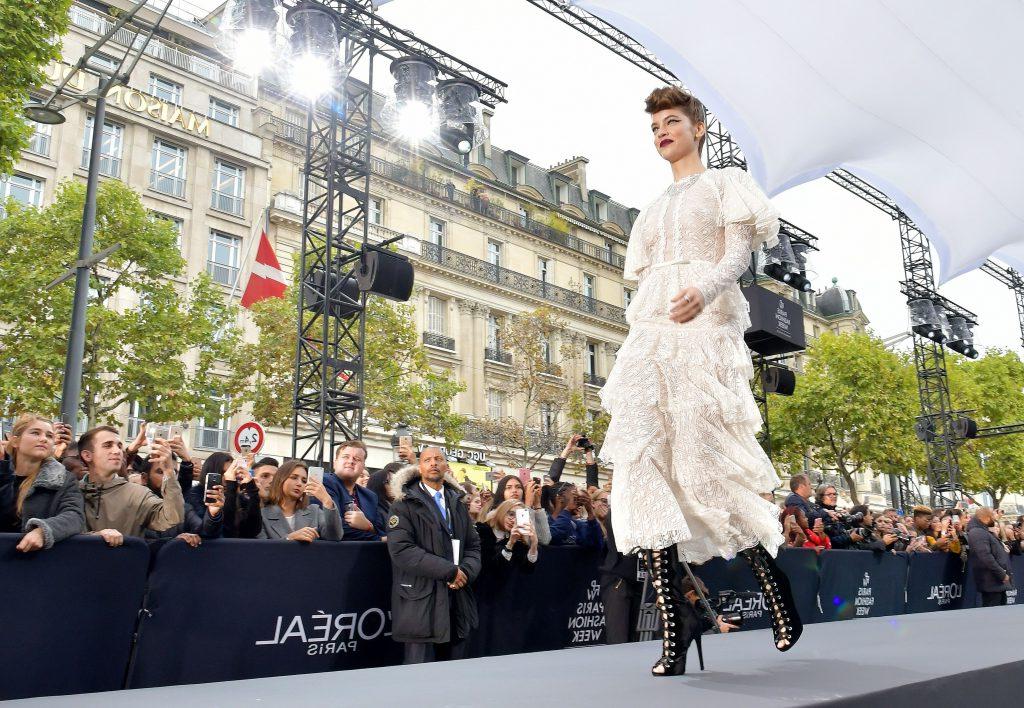 15P Barbara Palvin See-Through