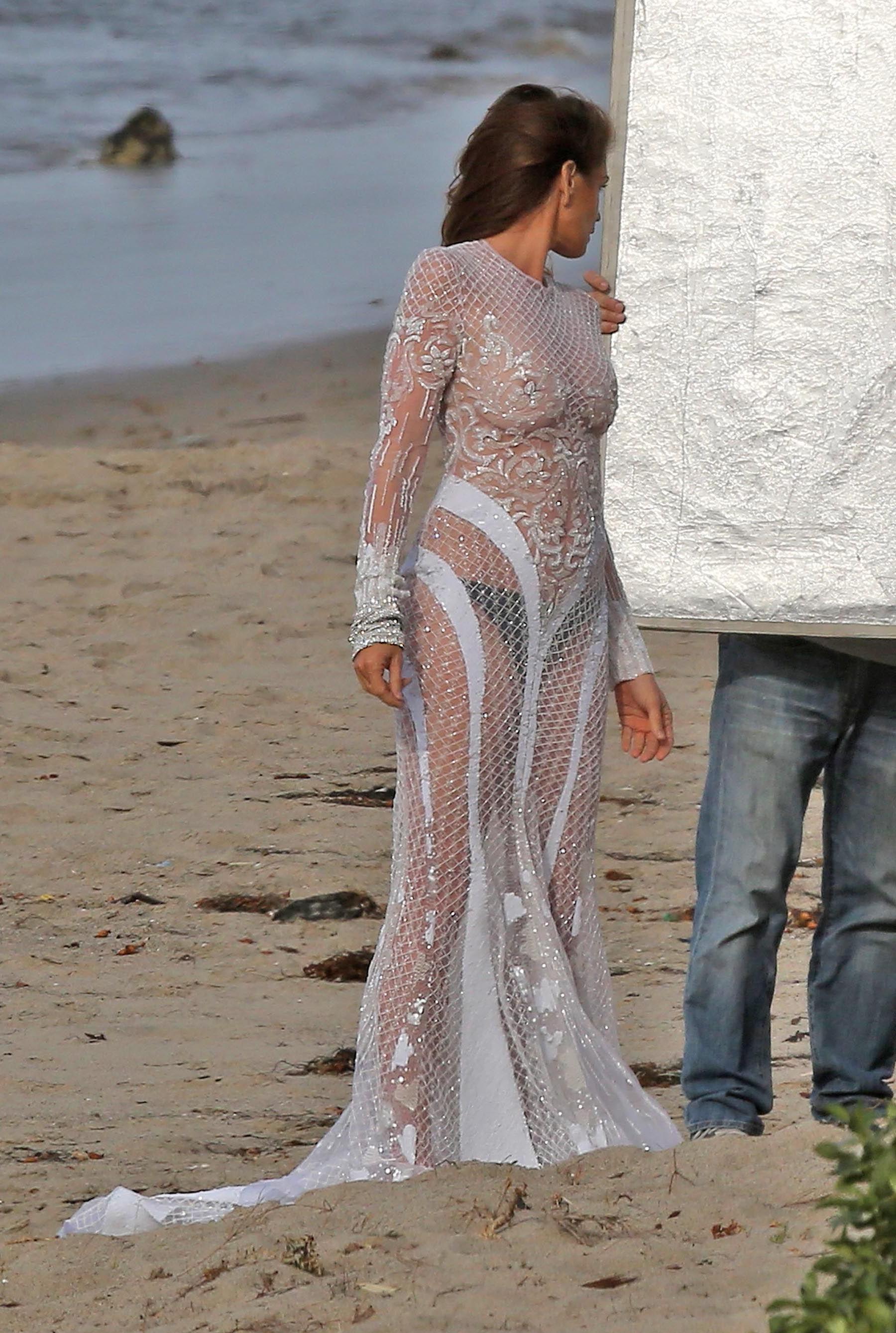7P See-through pics of Cindy Crawford