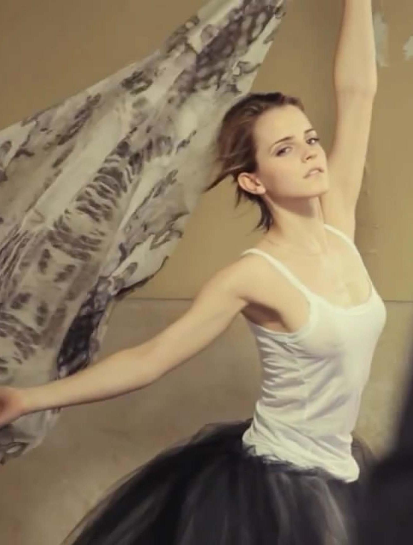 4P Emma Watson See-Through photos