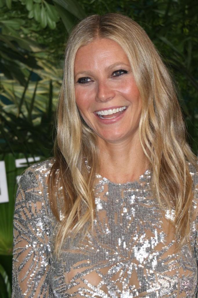 17P Gwyneth Paltrow See-Through