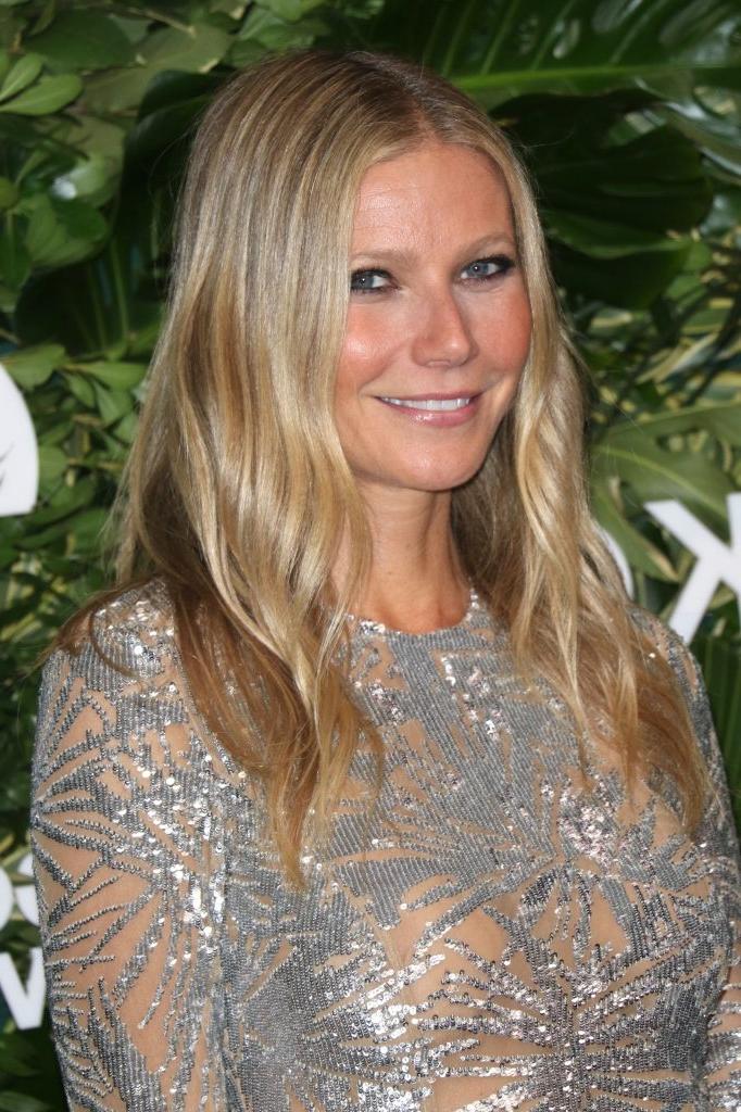 17P Gwyneth Paltrow See-Through