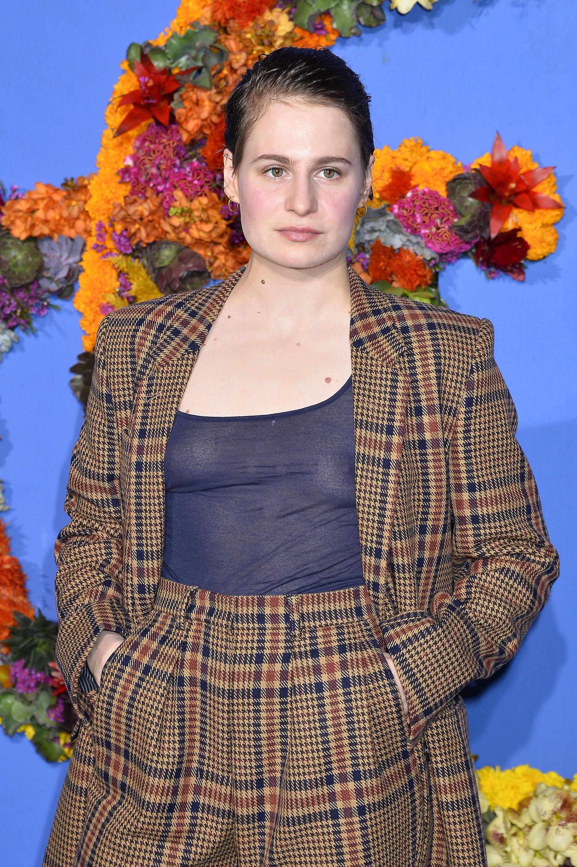 16P Heloise Letissier See-Through