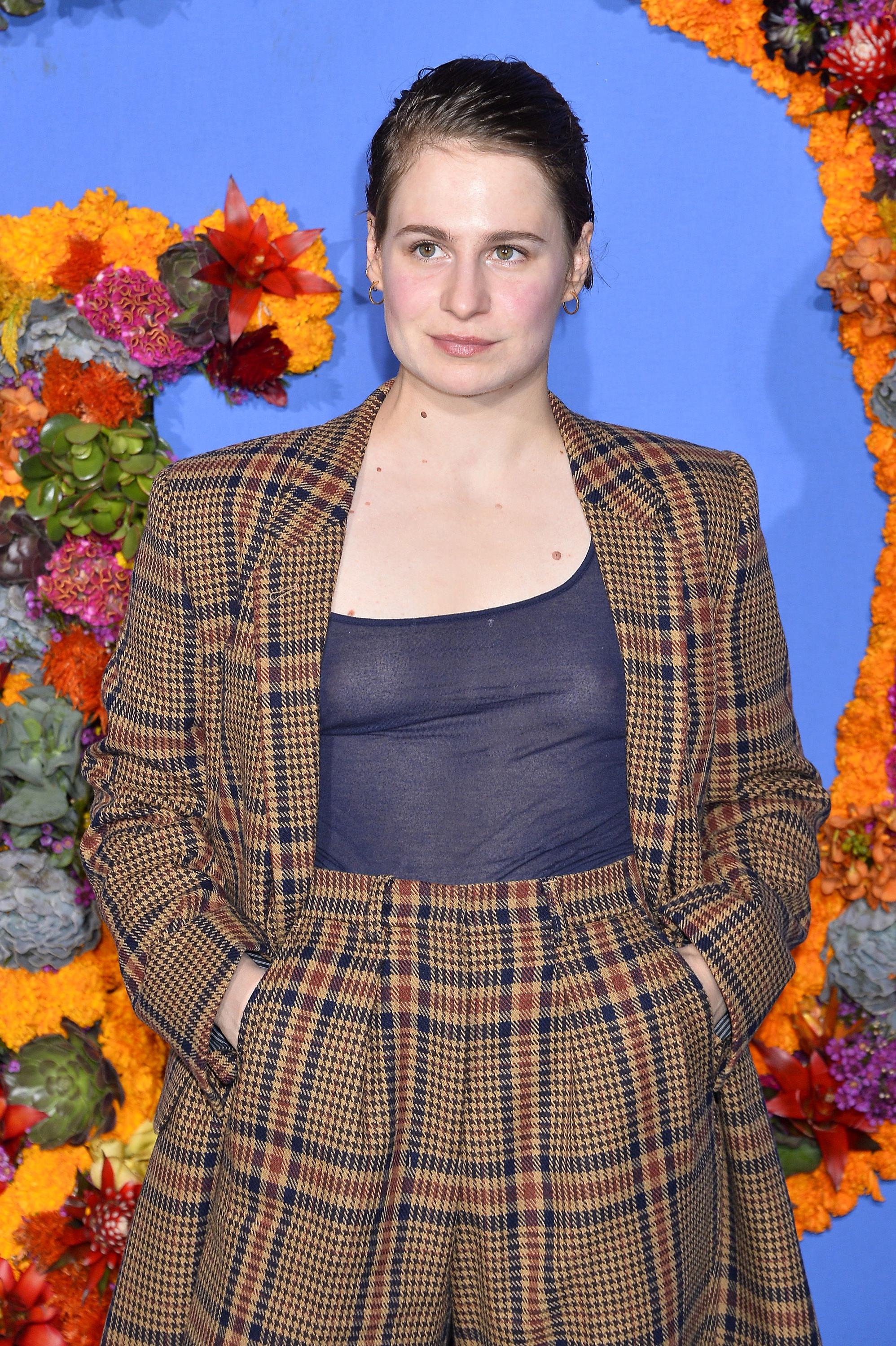 16P Heloise Letissier See-Through
