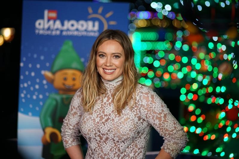 8P Hilary Duff See-Through