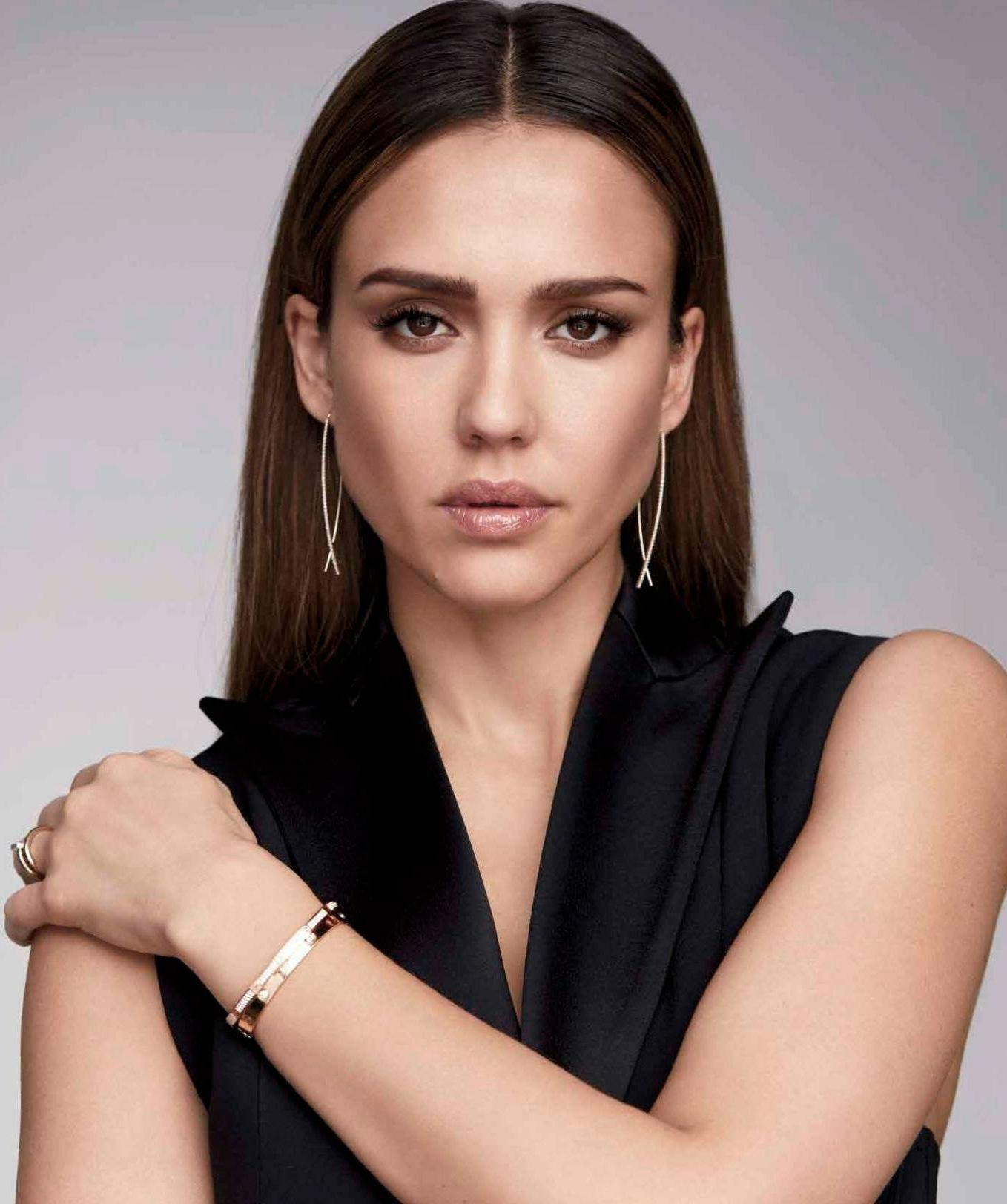 5P Jessica Alba’s Beauty is Mesmerizing