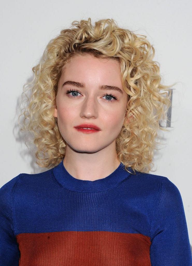 8P Julia Garner See-Through