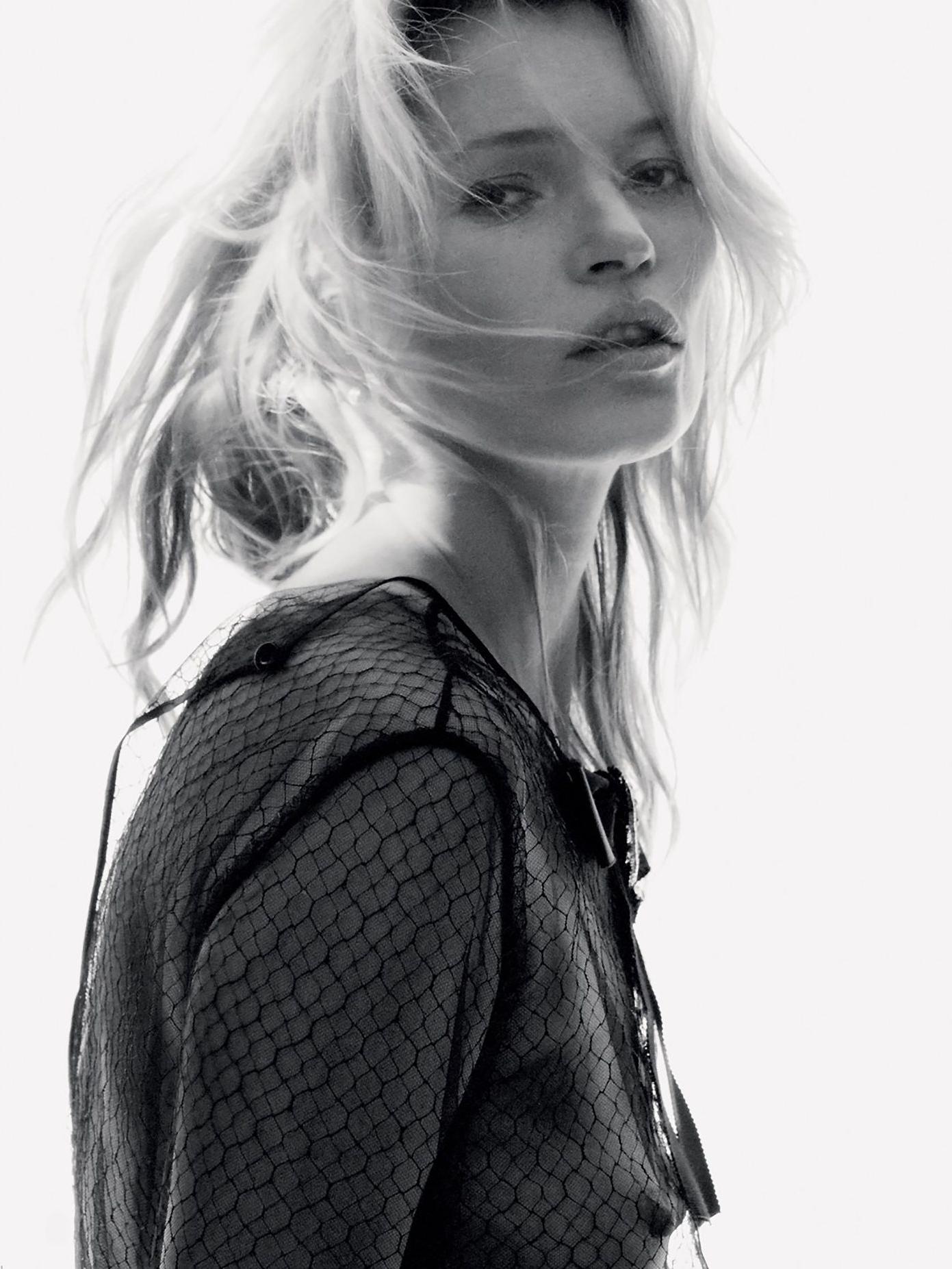 7P Kate Moss’s see-through pics