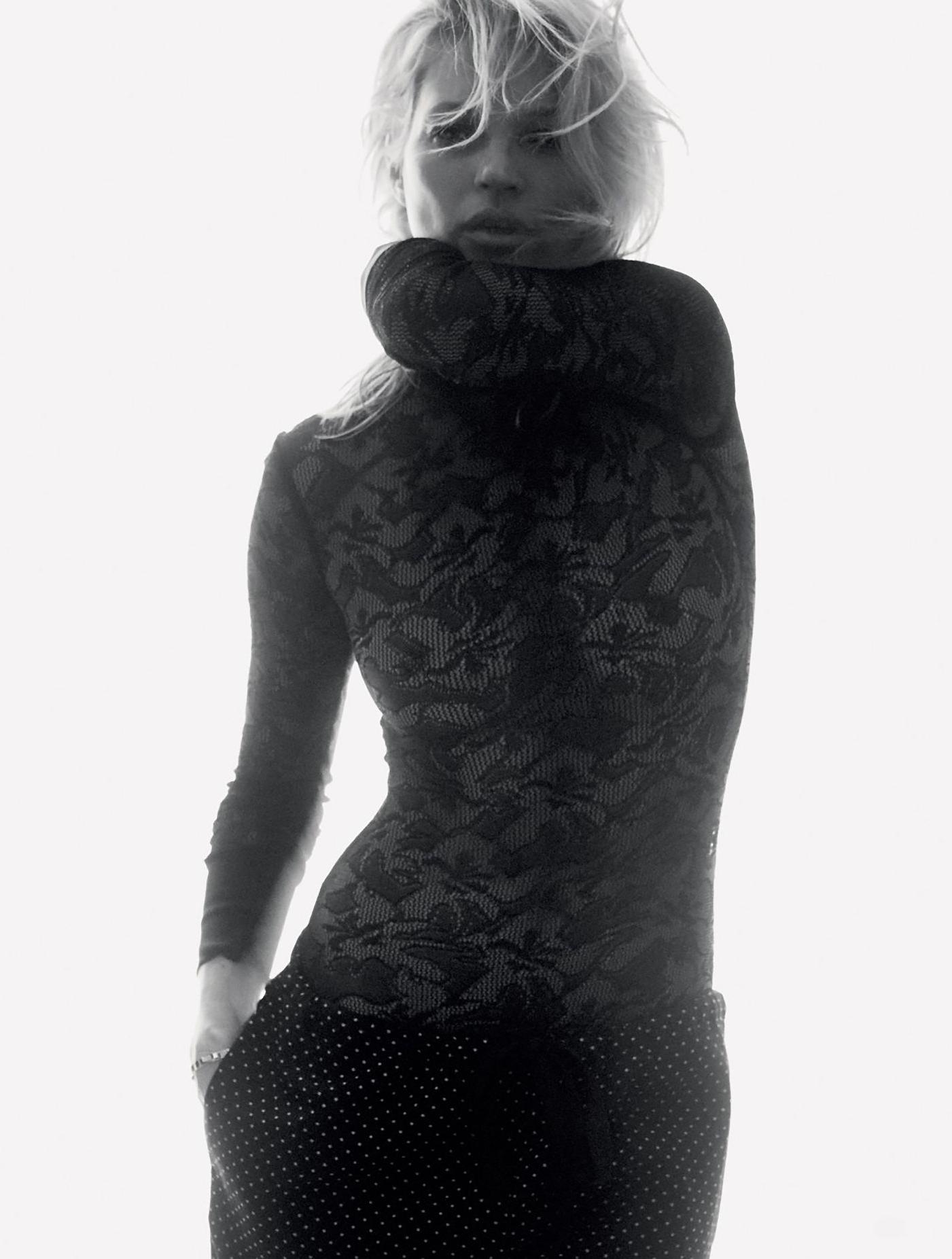 7P Kate Moss’s see-through pics