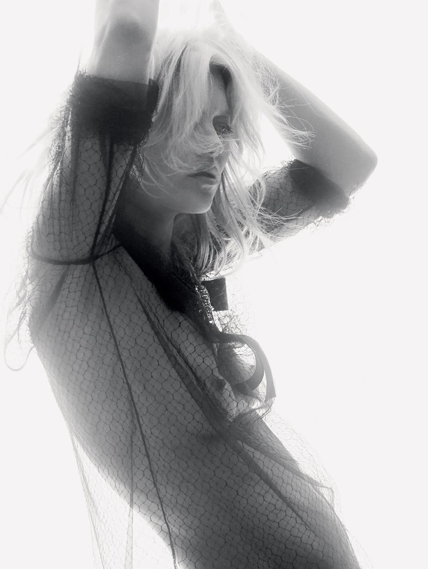 7P Kate Moss’s see-through pics