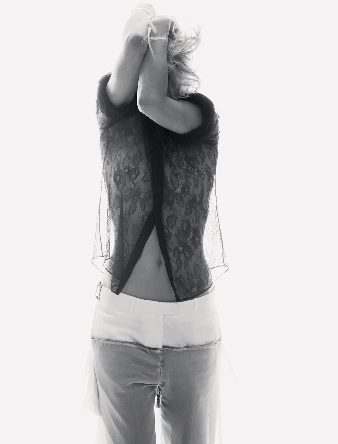 7P Kate Moss’s see-through pics